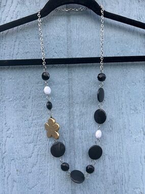 Source Unknown Black Bead Necklace with Gold Flower Accent
